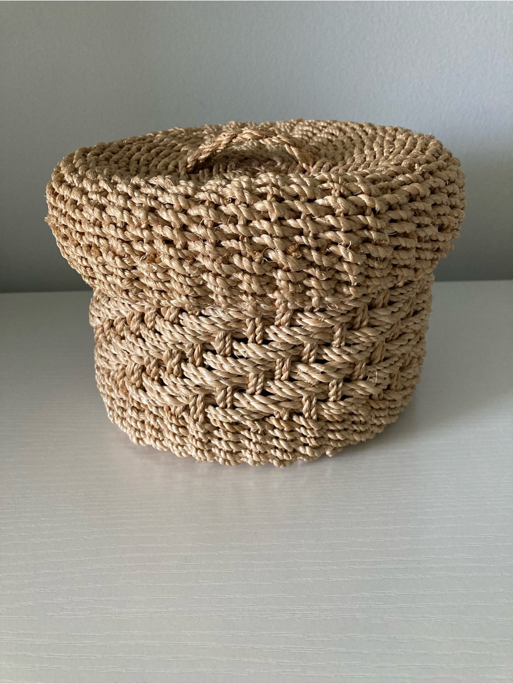 Wicker basket with cover